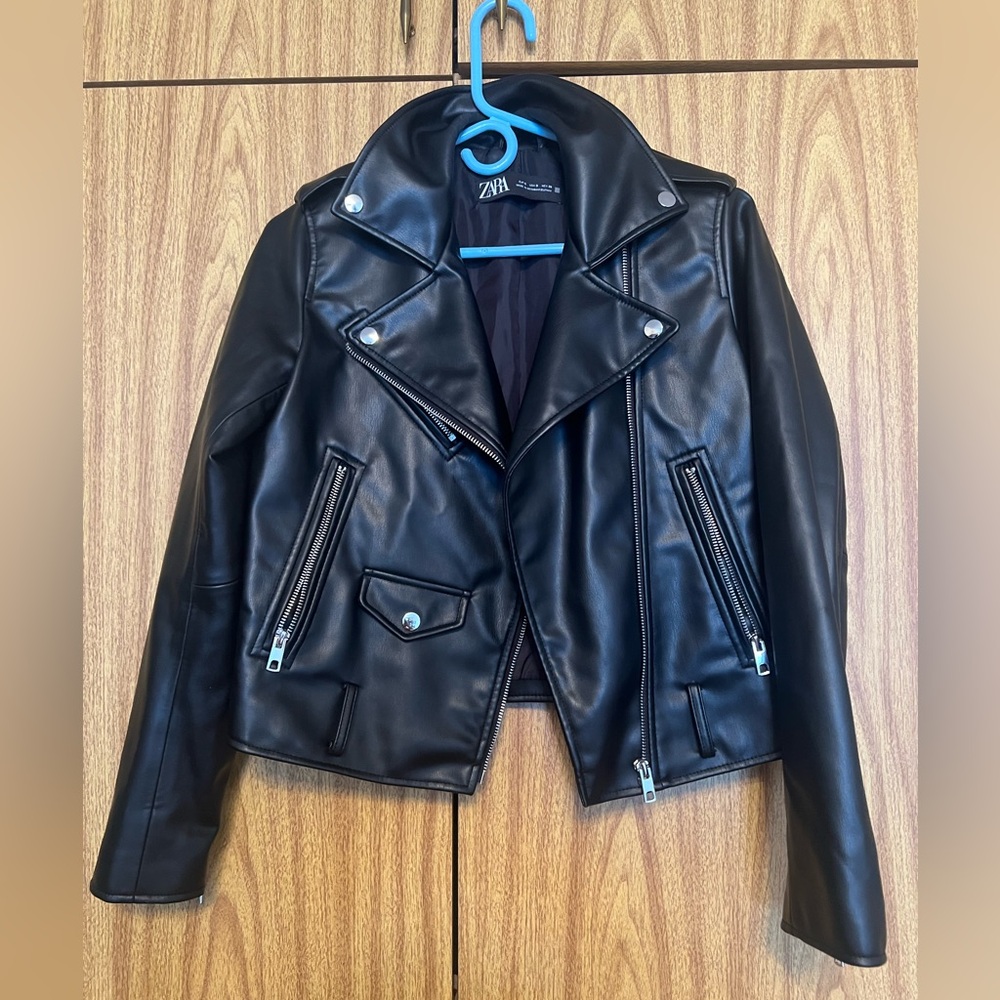 Zara Women's Sleek Black Leather Jacket